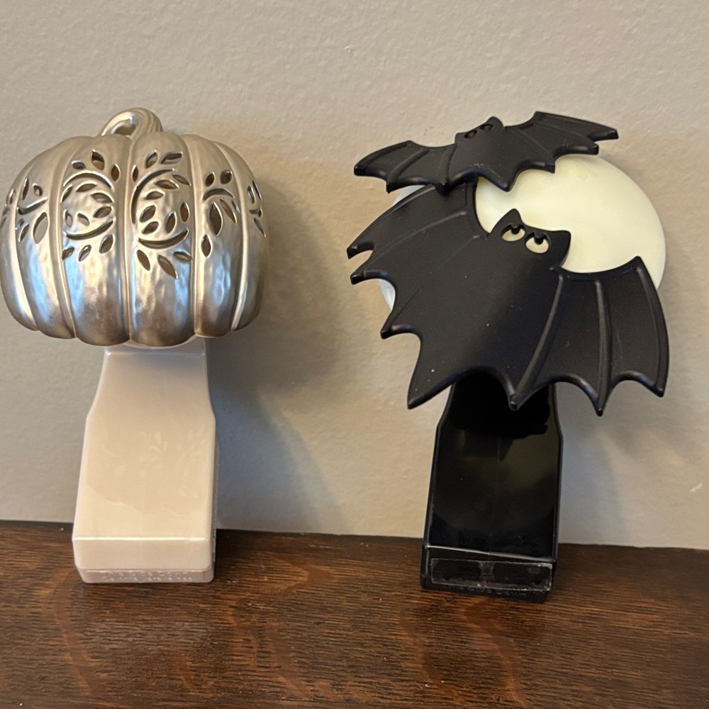 Bath and Bodywork’s Wallflowers Bats and Pumpkin set of Two